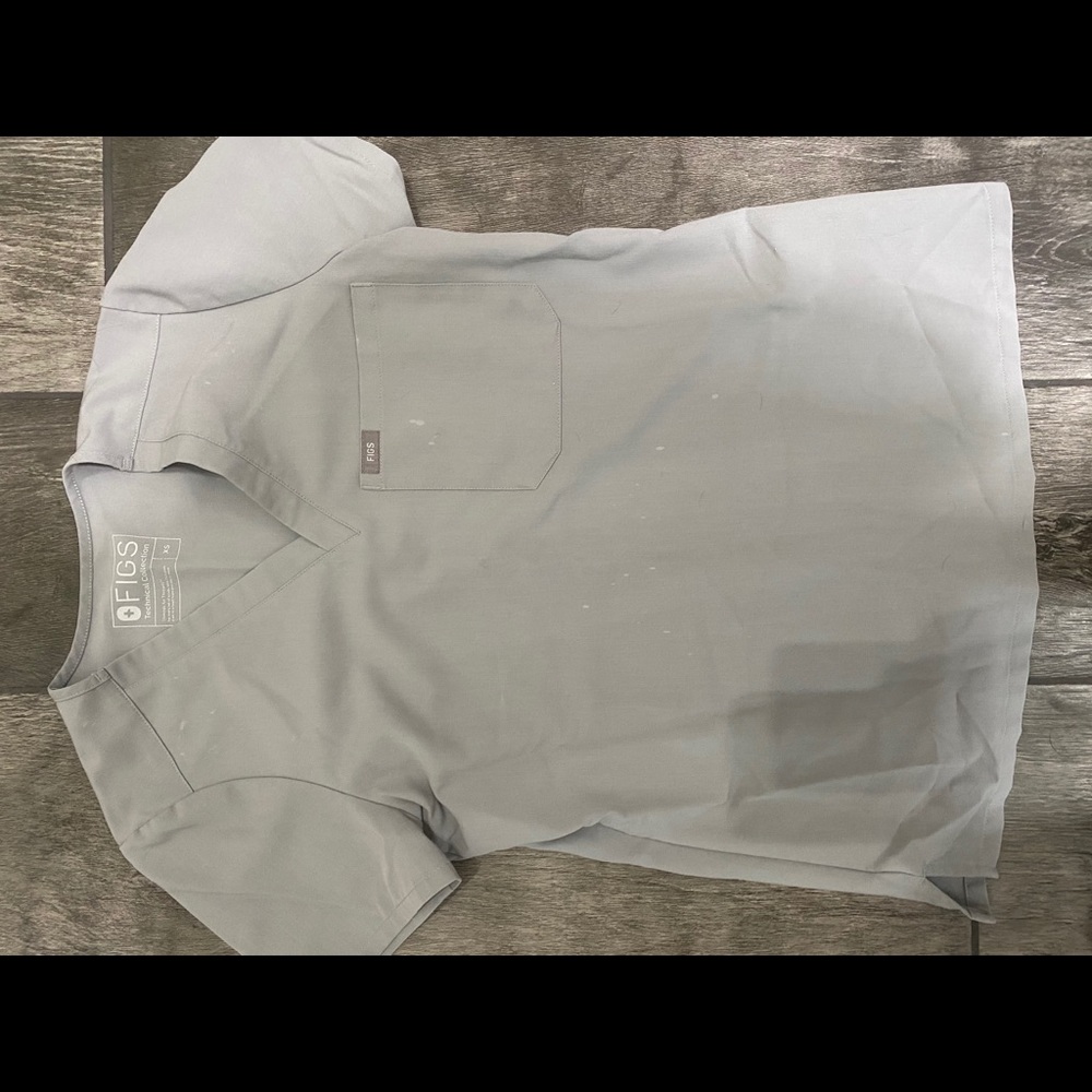 Figs three pocket scrub top